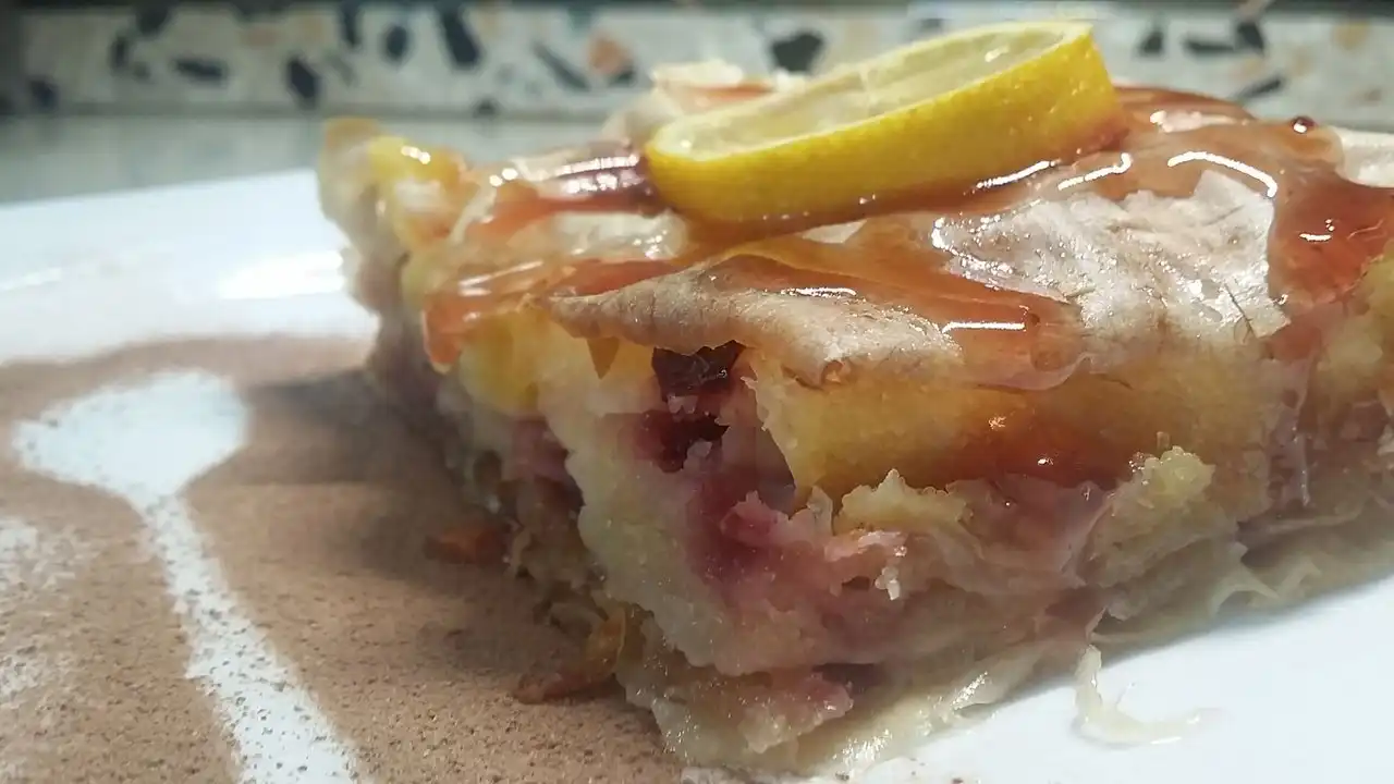 Baklava sa višnjama na domaći način