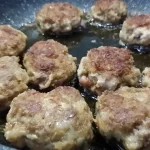 Ćufte u sosu – zapečene u rerni | Formiranje i pečenje ćuftica | Postupak 2 | Slika 4/6