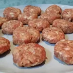 Ćufte u sosu – zapečene u rerni | Formiranje i pečenje ćuftica | Postupak 2 | Slika 2/6