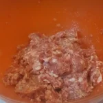 Ćufte u sosu – zapečene u rerni | Priprema mesa za ćufte | Postupak 1 | Slika 3/4