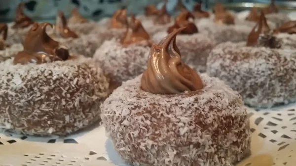 Lastino Gnezdo – kuglice sa eurokremom | Istaknuta slika 1/2 | Brzi, dekorativni, i, ukusni, sitni, kolači