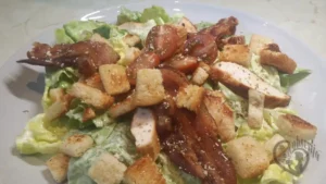 Cezar salata sa pilećim prsima