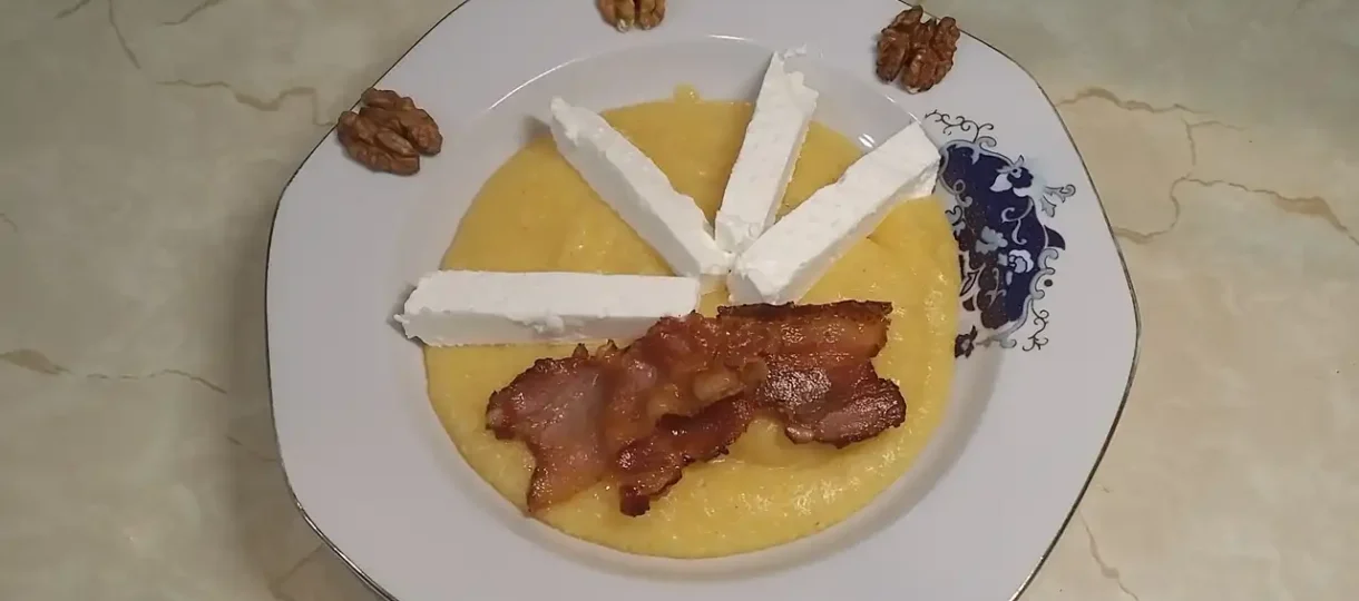 Palenta sa slaninom i sirom