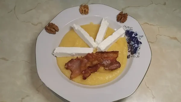 Palenta sa slaninom i sirom 3 | Istaknuta slika 1/4 | Neka, vaša, kuhinja, zamiriše, tako, da, svi, požele, isto, mirisna, palenta, sa, slaninom, i, sirom