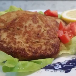 Pljeskavica od tunjevine i pire krompira