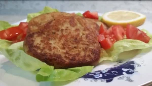 Pljeskavica od tunjevine i pire krompira