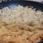 Rošti krompir na švajcarski način | Dodavanje krompira | Postupak 3 | Slika 6/7