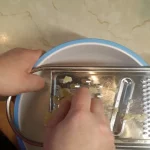 Rošti krompir na švajcarski način | Dodavanje krompira | Postupak 3 | Slika 2/7