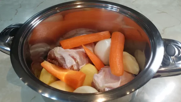 Supa sa griz knedlama 18 | Istaknuta slika 2/4 | Svečana, topla, i, slasna, kombinacija, povrća, i, knedli, u, začinjenoj, supi