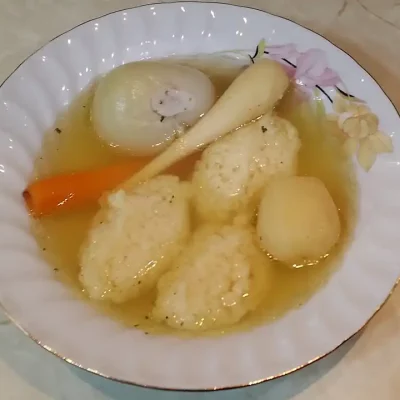 Supa sa griz knedlama | Serviranje supe | Postupak 4 | Slika 1/3