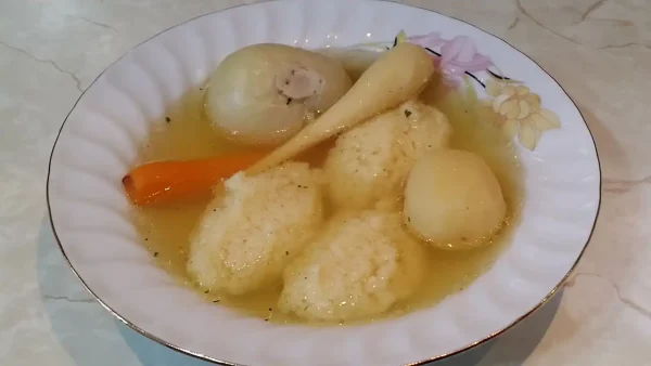 Supa sa griz knedlama 3 | Istaknuta slika 1/4 | Svečana, topla, i, slasna, kombinacija, povrća, i, knedli, u, začinjenoj, supi