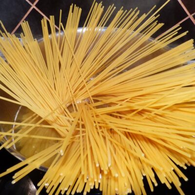 Špageti u gorgonzola sosu | Skuvanje špageta | Postupak 3 | Slika 1/3