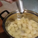 Planinske makarone – Älplermagronen | Priprema korompira i slanine | Postupak 1 | Slika 3/6