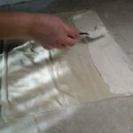 Pita sa sirom i susamom | Premazivanje kora i motanje pite | Postupak 3 | Slika 3/4