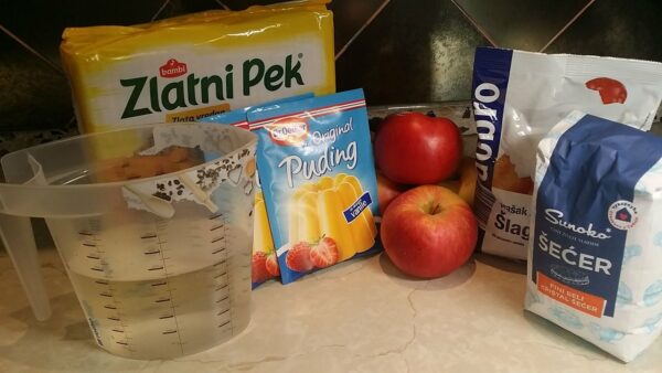 23tmL4ShEoprbDeMhLJ9MMM8stooHizEGr3euqzAw3g5x19w7CKWgcGBCAsk6wNQLq6Qk | Istaknuta slika 3/3 | Jednostavan, i, ukusan, kolač, sa, jabukama, bez, pečenja, –, idealan, za, tople, dane