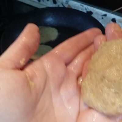 Pljeskavica od tunjevine i pire krompira | Formiranje pljeskavica i pećenje | Postupak 3 | Slika 1/2