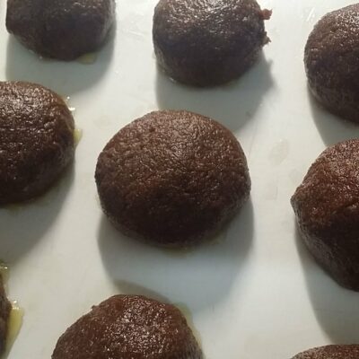 Lastino Gnezdo – kuglice sa eurokremom | Pravljenje kuglica | Postupak 2 | Slika 1/3