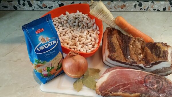 23uFY9v6N6Mx4cUAhMnpVqEbFxVfxhxPqJXLtdr4y28hJ8YqqKVPGa5QbLUALvjV3niXo | Istaknuta slika 3/4 | Tradicionalni, čorbast, pasulj, sa, suvim, mesom, iz, Banata