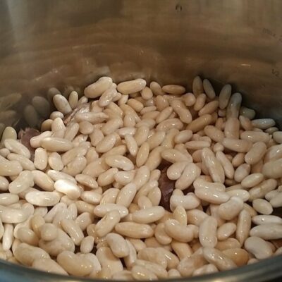 Čorbast pasulj sa suvim mesom | Priprema pasulja mesa i povrća | Postupak 1 | Slika 2/3