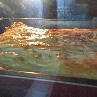 Gibanica sa sirom i šunkom | Pečenje gibanice | Postupak 3 | Slika 1/3