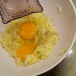 Pljeskavice od tikvica | Pravljenje smese za pljeskavice | Postupak 2 | Slika 3/6