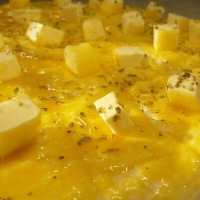 Pogača sa margarinom i oreganom | Margarin i začin na pogači | Postupak 4 | Slika 2/2