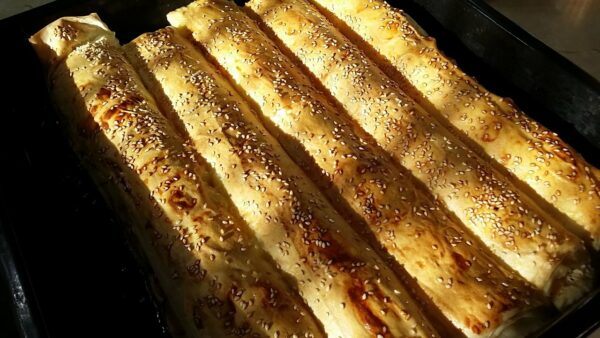 23vsQfJxA6j43u8par8Ah9ByLTgLHbKXTDsYjbHXhzvdqQTsJuapMYkCBwUA2ZFoofB8f | Istaknuta slika 2/3 | Hrskava, pita, sa, sirom, i, ukusno, mekanim, nadevom