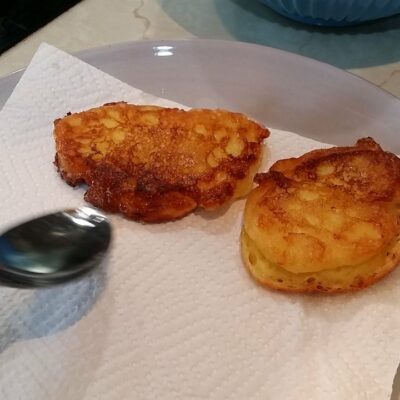 Pljeskavice od feta sira | Formiranje malih pljeskavica i prženje | Postupak 2 | Slika 3/3