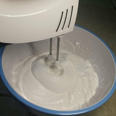 Kremasta torta sa plazma keksom | Dekoracija | Postupak 5 | Slika 1/3