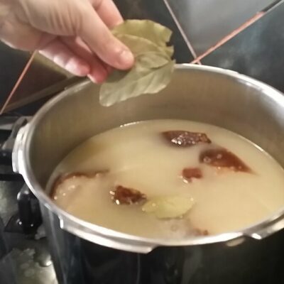 Čorbast pasulj sa suvim mesom | kuvanje pasulja | Postupak 2 | Slika 3/3