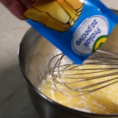 Pita sa sirom i susamom | Priprema za smesu kojojm mažemo kore | Postupak 1 | Slika 3/3