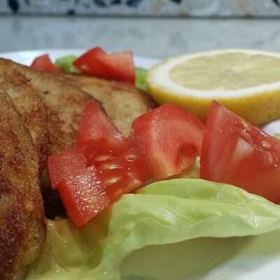 Pljeskavica od tunjevine i pire krompira | serviranje | Postupak 4 | Slika 1/2