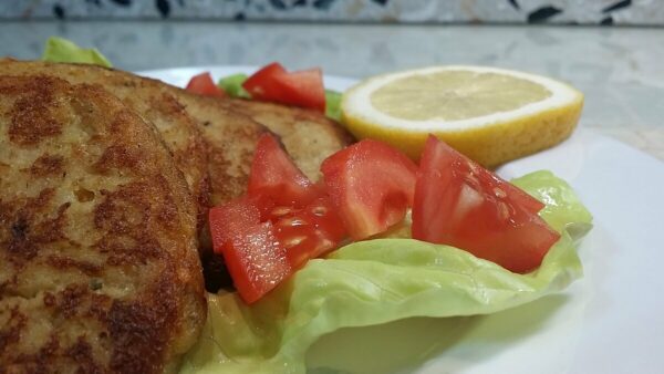 23wX113P8Wn3qR6C5oDf5uVAshKCVfPkfRJmnLsAriVZiXModKXLRhfon2k1evvgeGSK4 | Istaknuta slika 3/4 | Sastojci, kreativnog, burgera:, Tunjevina, i, pire, krompir