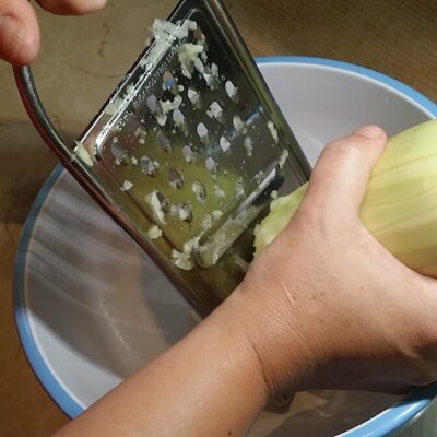 Pljeskavice od tikvica | Priprema tikvica | Postupak 1 | Slika 2/3