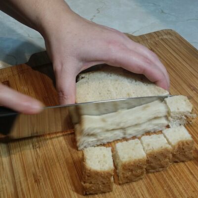 Cezar salata sa pilećim prsima | Priprema tosta | Postupak 3 | Slika 1/3