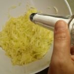 Pljeskavice od tikvica | Pravljenje smese za pljeskavice | Postupak 2 | Slika 1/6