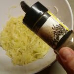 Pljeskavice od tikvica | Pravljenje smese za pljeskavice | Postupak 2 | Slika 2/6