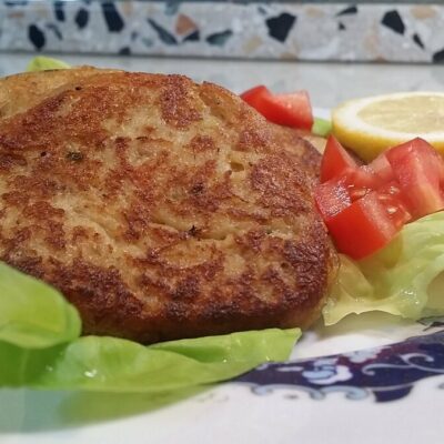 Pljeskavica od tunjevine i pire krompira | serviranje | Postupak 4 | Slika 2/2