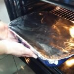 Pileći batak sa povrćem iz rerne | Ređanje i pečenje povrća i mesa | Postupak 3 | Slika 3/4