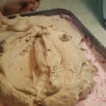 Torta Lenja Žena sa malinama | Ređanje torte | Postupak 3 | Slika 3/4