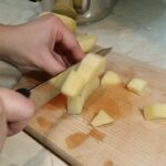 Planinske makarone – Älplermagronen | Priprema korompira i slanine | Postupak 1 | Slika 1/6