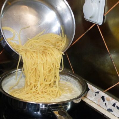 Špageti u gorgonzola sosu | Skuvanje špageta | Postupak 3 | Slika 2/3