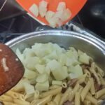 Planinske makarone – Älplermagronen | Spajanje sastojka i serviranje | Postupak 3 | Slika 3/6