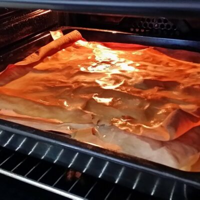 Baklava sa višnjama na domaći način | Ređanje baklave | Postupak 2 | Slika 3/3