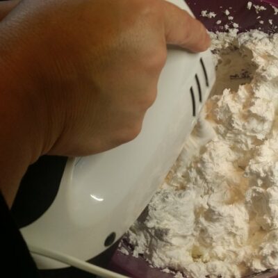 Torta Lenja Žena sa malinama | Priprema šlaga i pavlake | Postupak 1 | Slika 2/2