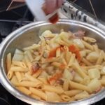 Planinske makarone – Älplermagronen | Spajanje sastojka i serviranje | Postupak 3 | Slika 4/6