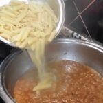 Planinske makarone – Älplermagronen | Spajanje sastojka i serviranje | Postupak 3 | Slika 1/6