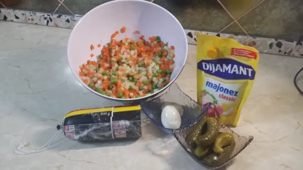 Ruska salata sa šunkom 12 | Istaknuta slika 4/4 | Osvežavajuća, ruska, salata, kao, prilog, za, sve, prilike