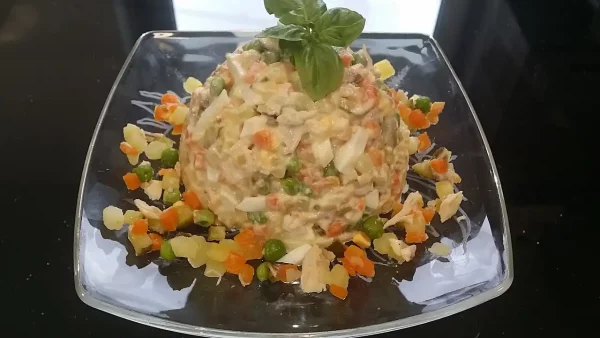 Ruska salata sa šunkom 2 | Istaknuta slika 1/4 | Osvežavajuća, ruska, salata, kao, prilog, za, sve, prilike