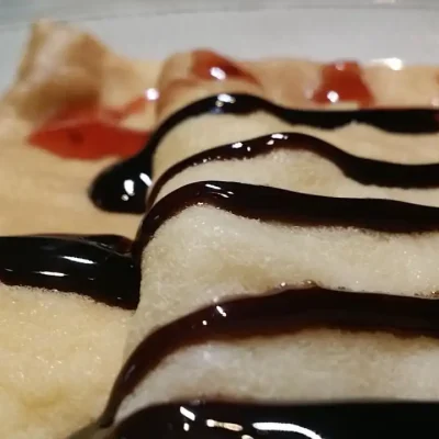 Slika vezana za Slatke palačinke sa čokoladnim prelivom 1